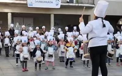 Kurtzebarri eskolakoen danborrada