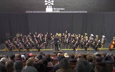 'Gaztetxerantz' piezak ireki du Bergarako Musika Bandaren kontzertua
