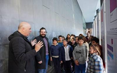 Leioako Umeen Kontseiluko gaztetxoen hausnarketak biltzen dituen erakusketa aurkeztu dute