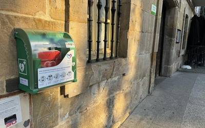 Kultura etxeko eta kiroldegiko desfibriladoreak, erabilgarri