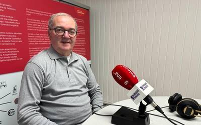 Santa Ageda abesbatzako kideekin solasean