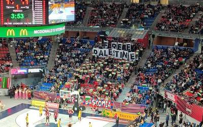 "Free Palestine": Maccabiren aurrean Gazako sarraskia salatu dute