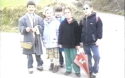 Igantziko inauteriak 2003: haurrak zingar arraultze eskean ortzegun gizen egunean