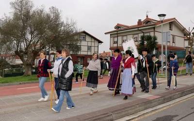 Makil-hotsak lurra esnatzeko