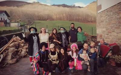 Giro bikainean ospatu dituzte Azpilkuetako inauteriak asteburuan