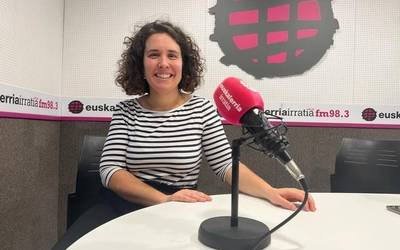 Itsaso Bakedano: "Sexu heziketak ikusi dezaketenarekin kritiko izaten irakasten die haur eta nerabeei"