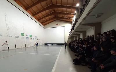 Espainiako lehen mailako klub arteko txapelketako lidergoa hartu du Umore Onak
