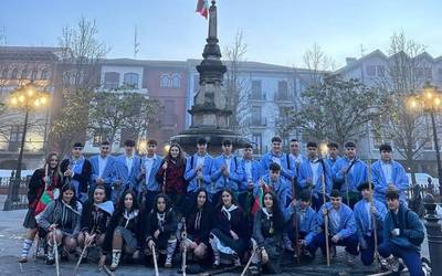 Kantuz bete dituzte Urduñako bazterrak 2006ko kintoek