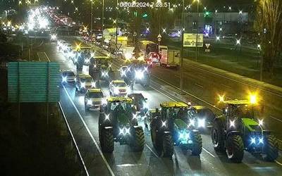 Nafarroako 500 traktore inguru mobilizatu dira errepideetan