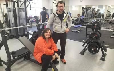 Astrabuduko kiroldegian fitness areto berria ireki dute