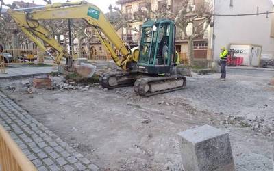 Hasi dira plaza irisgarriago bihurtzeko lanak