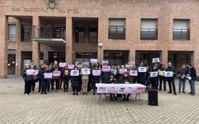 Oihana Idoate (Haritu): "Putre-funts baten mehatxua du bost seme-alaba dituen familiak etxetik ateratzeko"