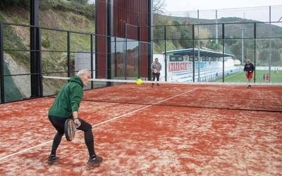 Kiroldegiko padel-pista berriak inauguratu dituzte Berangon