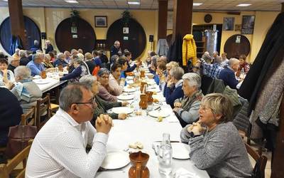 Jubilatuen eta Pentsionisten Eguneko bazkarirako txartelak hilaren 26an eta 27an jarriko dituzte salgai