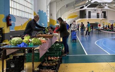 Merkatu plaza konpontzeko lanak direla eta, baserritarren azoka Andra Mariko elizpera lekualdatuko dute