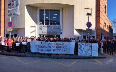 Durangoko osasungintzaren egoera "jasangaitza" dela salatu dute DOPAk deitutako kontzentrazioan