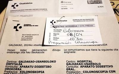 Aiarar batek salatu du urtebete baino gehiago itxaron behar izan duela kontrolerako kolonoskopia egiteko