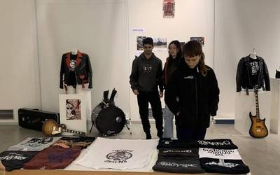 Kontzertu akustikoak izango dira gaur arratsaldean Oxforden, Dardararen erakusketarekin batera