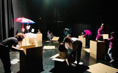 Familientzako antzerki tailerra egingo da martxoaren 2an, 'Kutxartean' antzezlanari lotuta