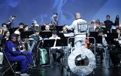 Espaziora bidaiatu du Arrasate Musikaleko bandak