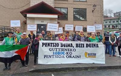 Agenda betearekin segitzen dute pentsiodunek