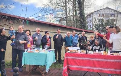 Gernikako arbolaren kimuaren landaketaren bigarren urteurrena ospatu dute Beran