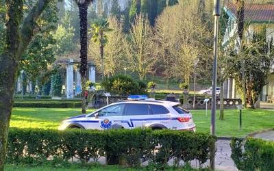Haxixa saltzea leporatuta 18 urteko gazte bat atxilotu du Ertzaintzak eta beste bi adingabe isundu ditu