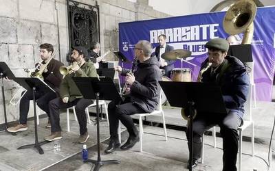 Jazz doinuekin dabiltza girotzen Merkemerkaua