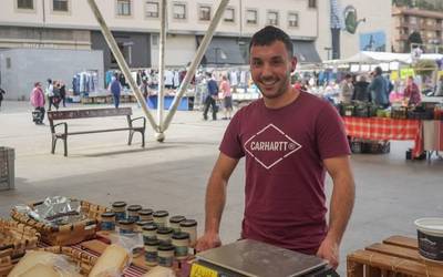 “Salmenta zuzena da bizirauteko dugun modu bakarra”