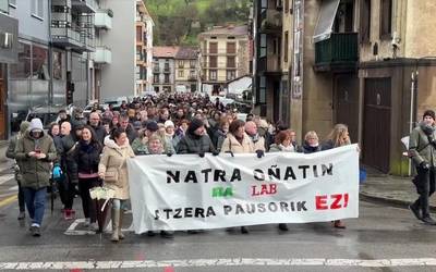Herritarren babesasarekin egin dute manifestazioa Natrako langileek