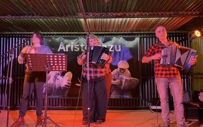 Otsaileko azken erromeria, irudietan