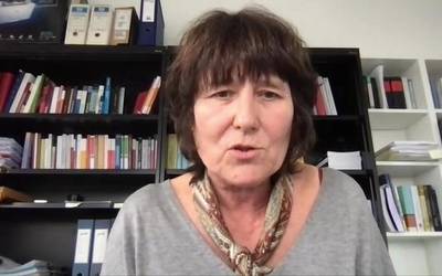 Bertha Gaztelumendi: "Emakumezkoen errelatoa falta da, eta jakingo ez balu moduan egiten du gizarte honek"