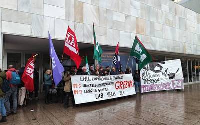 EHUko irakasle eta ikerlariek lan egoeren prekarizazioa salatu dute