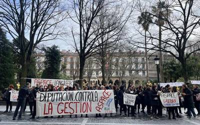 Donostian elkartu dira lehen greba egunean Aspaceko langileak