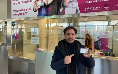 Hauek dira BAT txartela pertsonalizatzeko toki eta ordutegiak