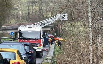 Gizonezko baten gorpua agertu da Deba ibaian, Osintxun