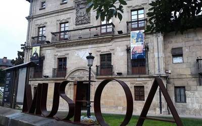 'Durangaldeko Emakumeen Erretratuak' erakusketa berria Arte eta Historia Museoan