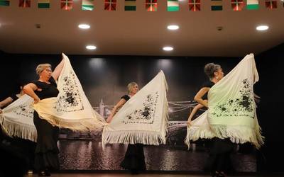 Dantza emanaldiak Andaluziar Eguneko protagonista