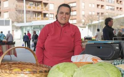 “Baserriko egunerokoa geroz eta zailagoa da bete behar ditugun paper guztien ondorioz”