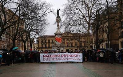 Hamalau alkate autogobernuaren aldeko bilkuran