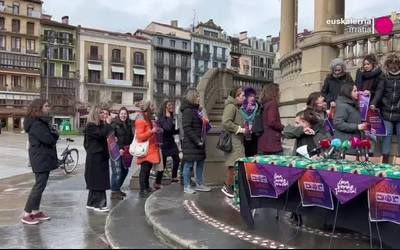 Ospakizunetatik urrun "esplotazioan" oinarritutako zaintza "iraultzeko"  martxoaren 8an, "borroka eta aldarria"