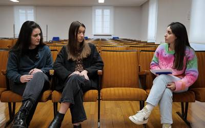 Julene Iturbe eta Naia Arrizabalagari elkarrizketa