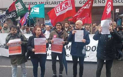 Greba izango da bihar sektore publikoan