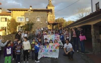 [ARGAZKI GALERIA] 'Garai ere, euskararen alde' batu da Korrika Txikian