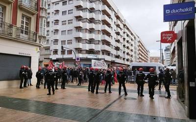 Poliziarik ez!