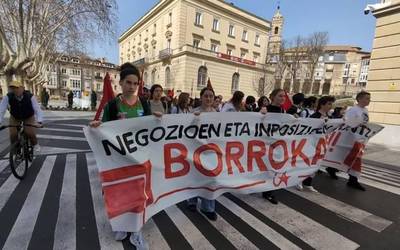 Hezkuntza sistemaren "joera autoritarioa" salatu dute