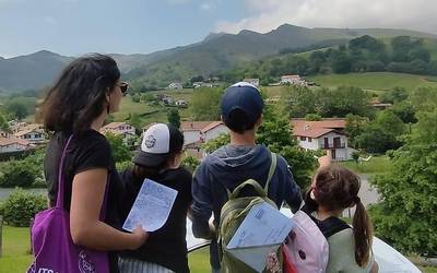 ‘Saran Astia’ pista jokoa sortu dute Sarako Olhain ikastolako burasoek