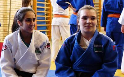 Eva Manzanas eta Lore Austing judokariei elkarrizketa