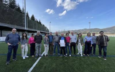 Aloña Mendi Kirol Elkartearen 75 urteotako lana aitortu du EAJk