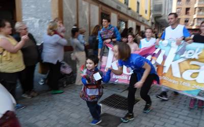 Korrika Txikiak bete ditu Azpeitiko kaleak arratsaldean